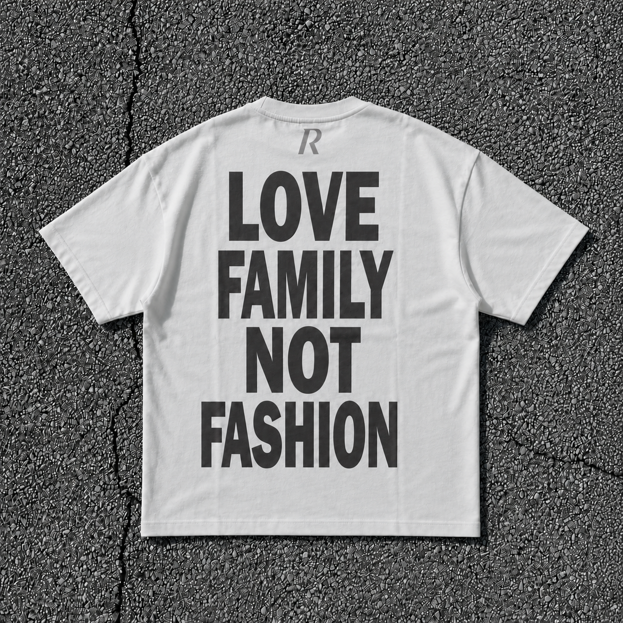 T-shirt - Love Family Not Fashion White