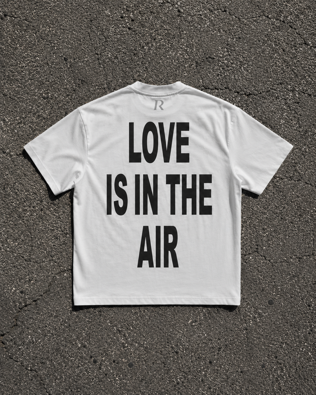 T-shirt - Love Is In The Air White