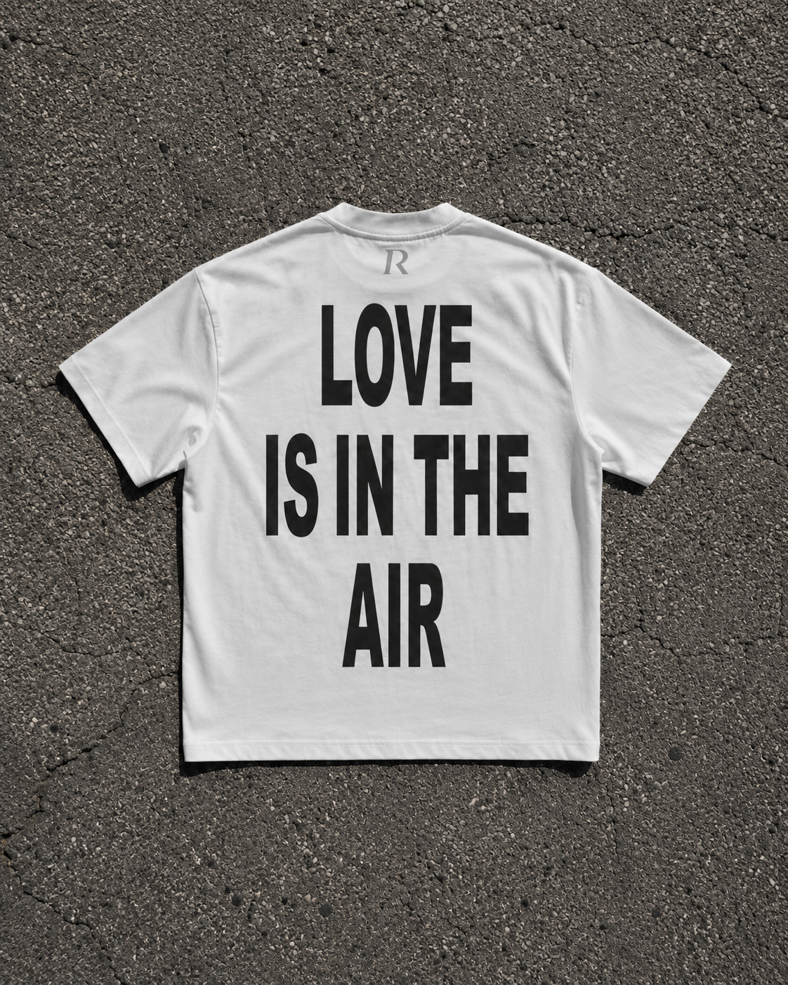 T-shirt - Love Is In The Air White