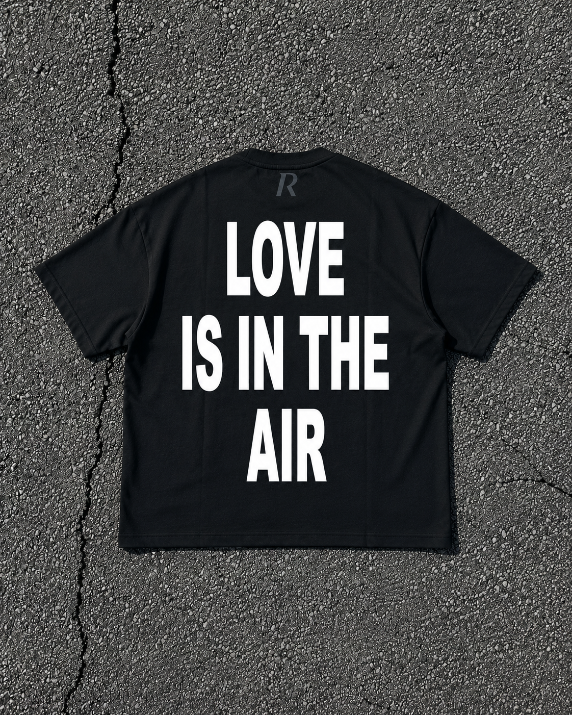 T-shirt - Love Is In The Air Black