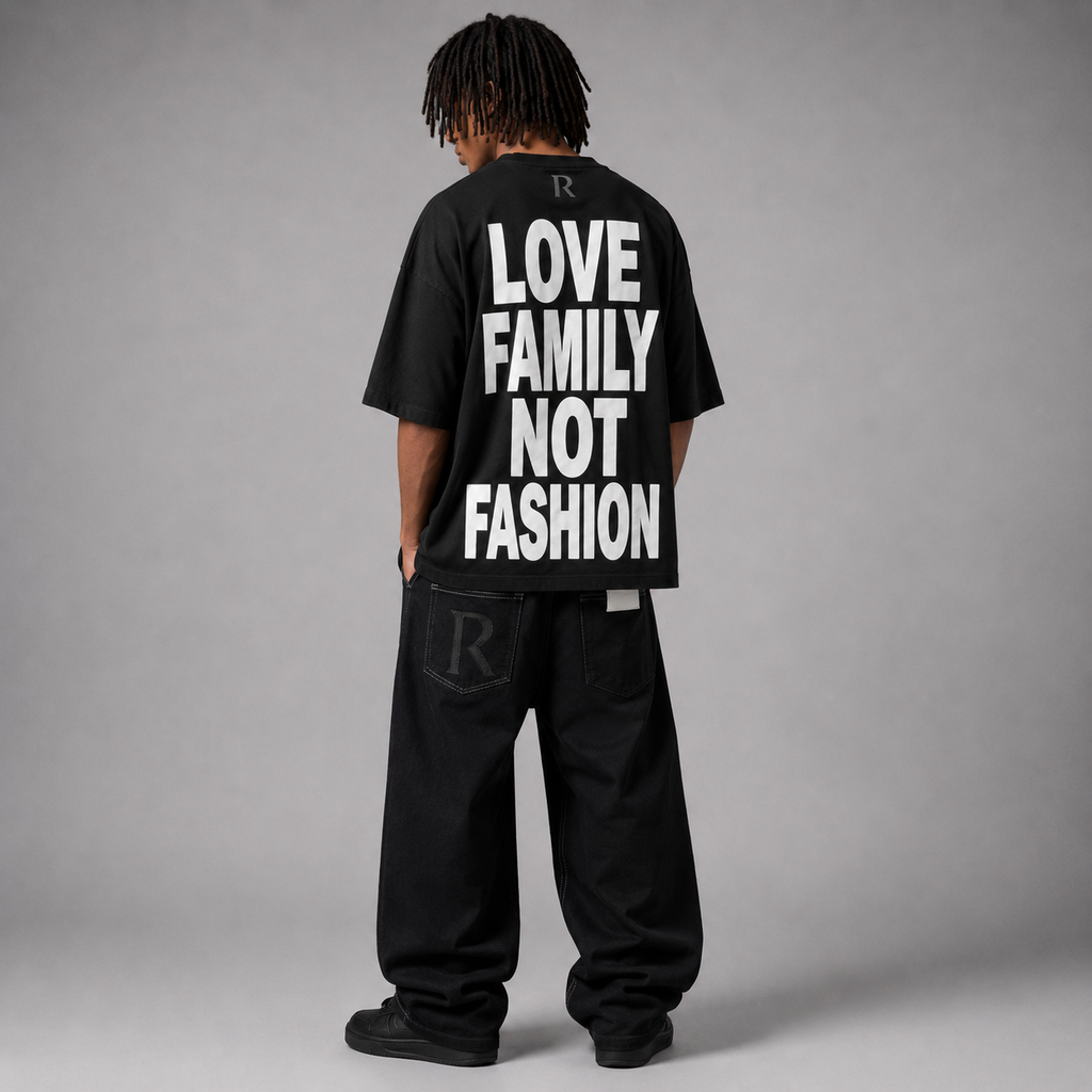 T-shirt - Love Family Not Fashion Black