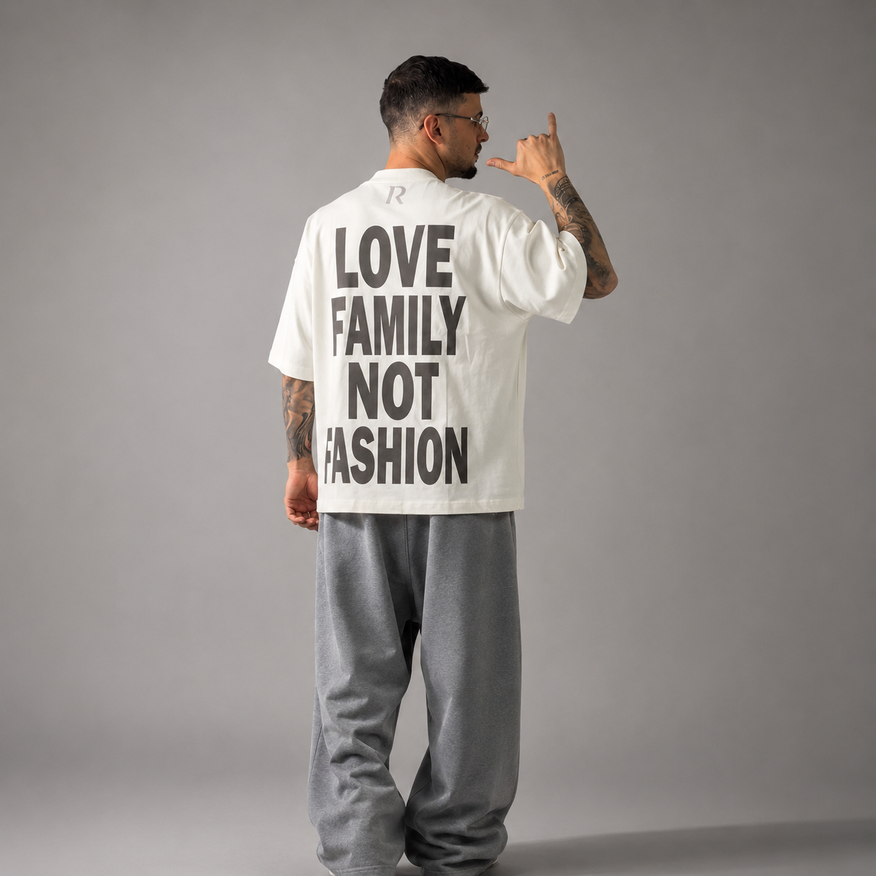 T-shirt - Love Family Not Fashion White
